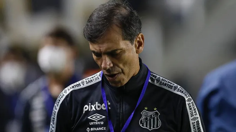 Treinador não resistiu à precoce eliminação nas oitavas da Copa Sul-Americana para o Deportivo Táchira, na Vila