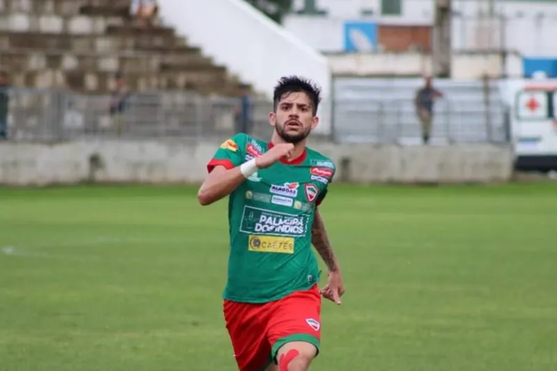Com dois gols marcados, atacante Matheus Régis foi destaque na vitória por 3 a 2 sobre o ASA, pela Série D