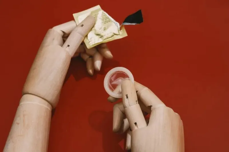 Imagem ilustrativa da imagem ADOLESCENTES DIMINUEM USO DE CAMISINHA EM RELAÇÕES SEXUAIS, DIZ IBGE