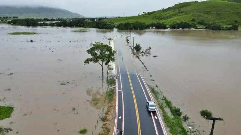 As chuvas que caem em Alagoas deixaram estragos e prejuízos em vários municípios de AL