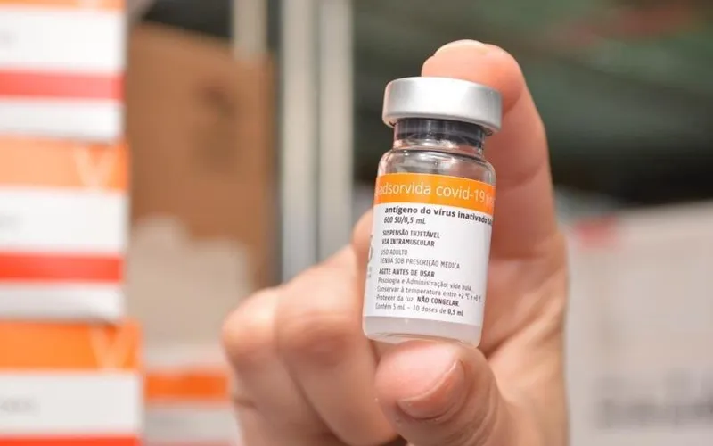A vacinação também foi ampliada para crianças de 5 anos, que serão o próximo grupo