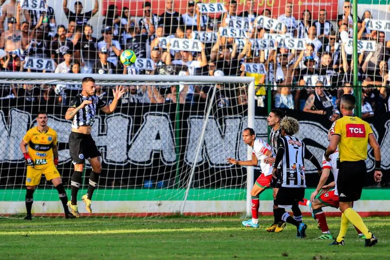 Faltando seis jogos para o acesso, Alvinegro tenta dar primeiro passo neste sábado (23), contra os pernambucanos
