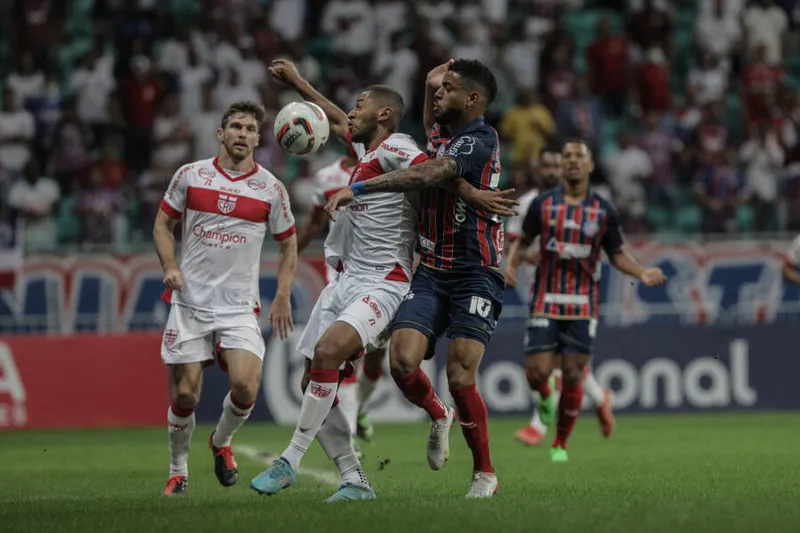 CRB teve um jogo difícil com o Bahia, mas conseguiu um empate precioso, na Fonte Nova, nessa terça-feira
