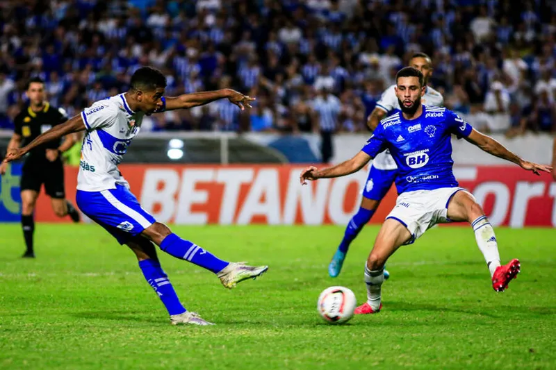 Maceió, 20 de julho de 2022
Lance do jogo entre CSA e Cruzeiro, partida válida pela 20ª rodada da Série B do Campeonato Brasileiro, realizada no Estádio Rei Pelé em Maceió, Alagoas - Brasil.
Foto: Ailton Cruz
