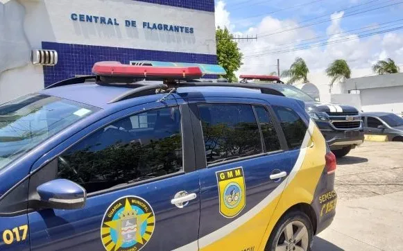 Mulher e as vítimas foram levadas até a Central de Flagrantes, onde os procedimentos cabíveis