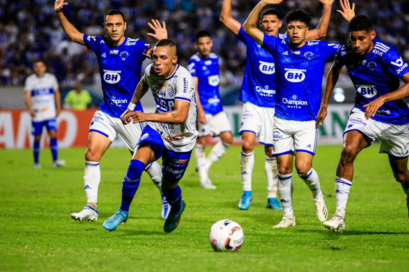 Lucas Barcelos vem sendo o atleta importante na passagem de Valentim, mas desgaste o tirou do jogo contra o Tigre