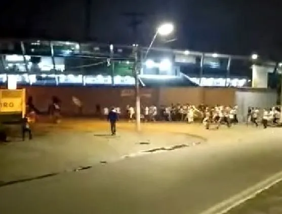 Torcedores de CSA e Cruzeiro brigaram antes e depois da partida dessa quarta-feira (20), no Rei Pelé