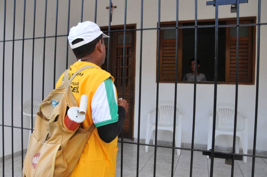 Agente de Endemias No Jacintinho
Foto:Marco Antônio/SECOM Maceió *** Local Caption *** Agente de Endemias No Jacintinho