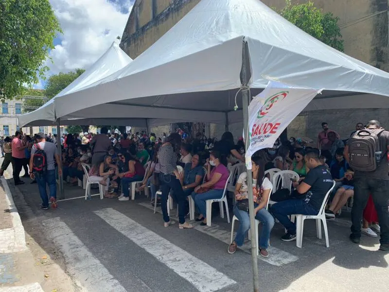 Imagem ilustrativa da imagem AGENTES DE SAÚDE E ENDEMIAS DE MACEIÓ FAZEM PROTESTO NA SEDE DA PREFEITURA
CRÉDITO
Agentes de saúde e de endemias cobram implantação do piso salarial da categoria
TATIANNE BRANDÃO E ROGÉRIO COSTA
REPÓRTER E ESTAGIÁRIO
Um grupo de agentes comunitários de saúde e agente de endemias deu início a uma manifestação, em frente à sede da Prefeitura de Maceió, na manhã desta quarta-feira (24), para cobrar a aplicação do piso salarial das categorias, ainda não implantado. A categoria fez uma paralisação p