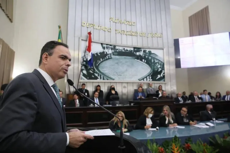 Imagem ilustrativa da imagem ALE HOMENAGEIA FELIPE SARMENTO COM TÍTULO DE CIDADÃO HONORÁRIO DE ALAGOAS