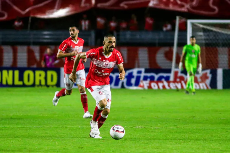 Dos 27 gols do clube regatiano na Segundona, 14 foram feitos pelos artilheiros Fabinho e Anselmo Ramon (foto)