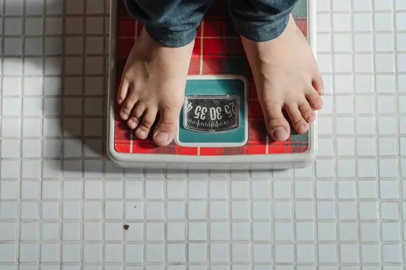 Relatório Sistema de Vigilância Alimentar e Nutricional diz que 18% das crianças e adolescentes estão acima do peso
