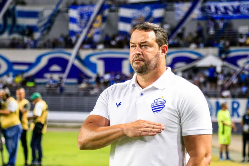 Técnico Roberto Fernandes precisa de um verdadeiro milagre para que o CSA fuja da degola