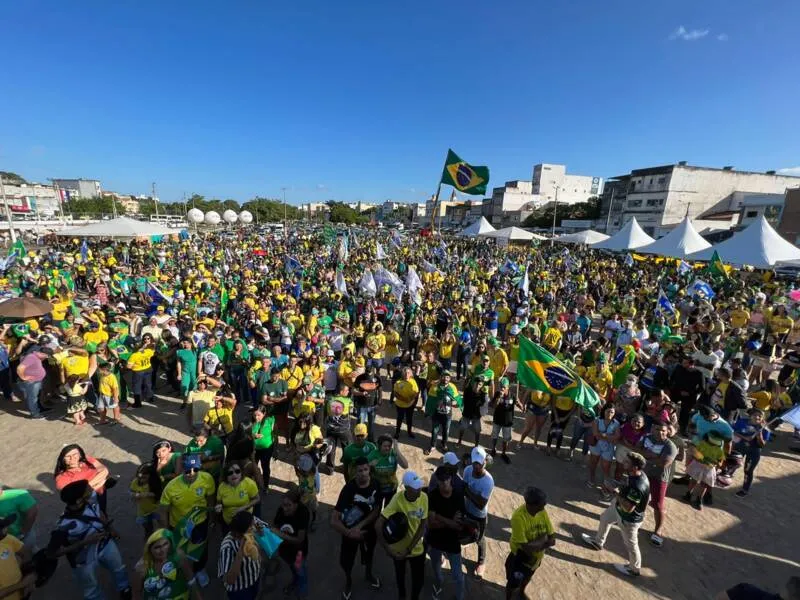 Imagem ilustrativa da imagem ARAPIRAQUENSES LOTAM PARQUE E REFORÇAM APOIO PELA LIBERDADE
