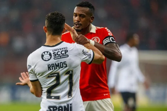 Jogadores se desentenderam durante uma partida pela Série A, quando jogador colorado sentiu-se ofendido