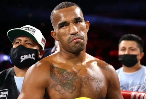 Boxeador Esquiva Falcão foi vítima de racismo em suas redes sociais