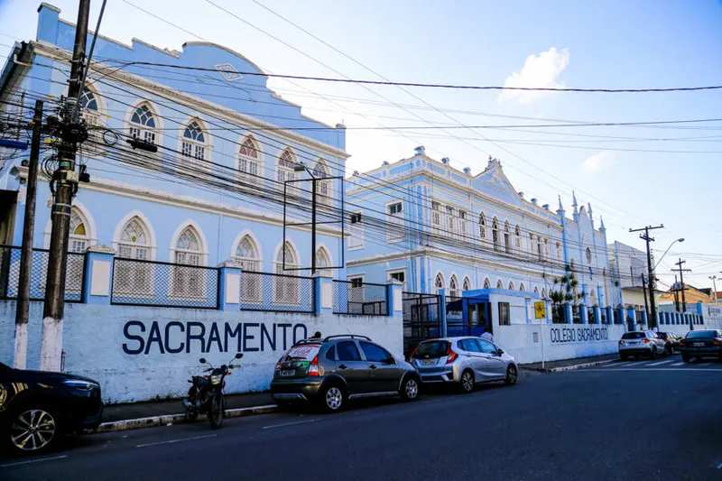 Nas redes sociais, os seguidores e ex-alunos da escola lamentaram o fechamento do colégio