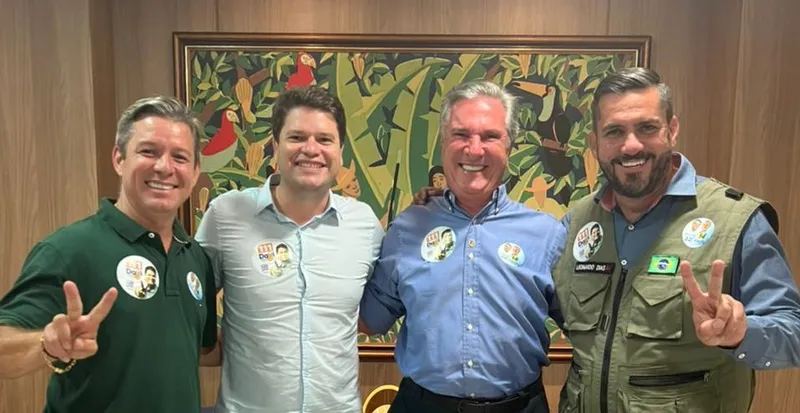 Imagem ilustrativa da imagem COLLOR, LÉO DIAS E BEBETO COSTUram ALIANÇA EM APOIO A DAVI DAVINO
ASSESSORIA
Collor, Dias e Bebeto anunciaram apoio à candidatura de Davi Davino ao Senado
DA ASSESSORIA DO CANDIDATO

O senador e candidato ao governo de Alagoas Collor (PTB), seu vice, Leonardo Dias (PL), e o candidato a reeleição a deputado estadual Cabo Bebeto (PL) declararam apoio a Davi Davino (PP) na disputa ao Senado Federal. 
Nas redes sociais, Collor disse que o seu grupo avaliou o nome de Davi como o melhor na disputa ao