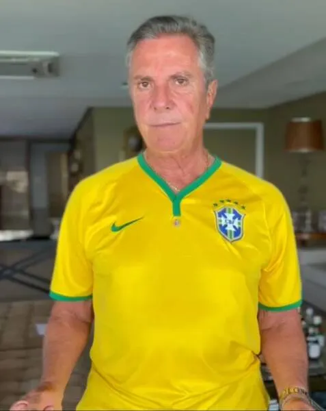 Imagem ilustrativa da imagem COLLOR: ‘NÃO HÁ NADA QUE ME IMPEÇA DE VESTIR AS CORES DA NOSSA BANDEIRa