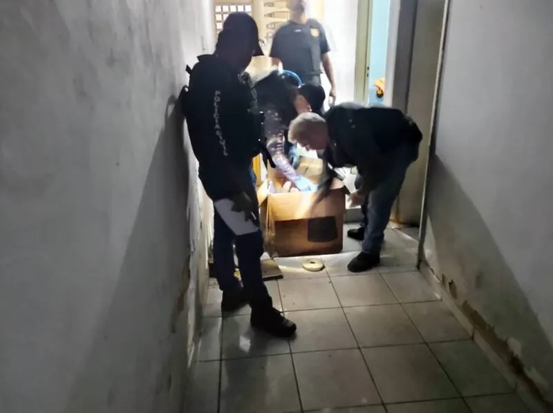 Os homens são suspeitos de envolvimento com crime de agiotagem.