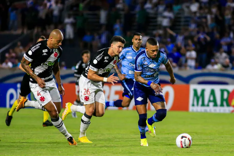 Com gols de Lucão e Lucas Barcelos ainda na primeira etapa, Azulão dominou time carioca