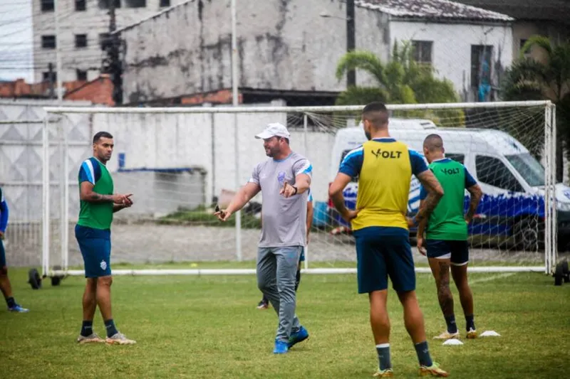 Jogadores do CSA estão com ritmo intenso de treinos até a viagem ao Paraná, nesta quinta
