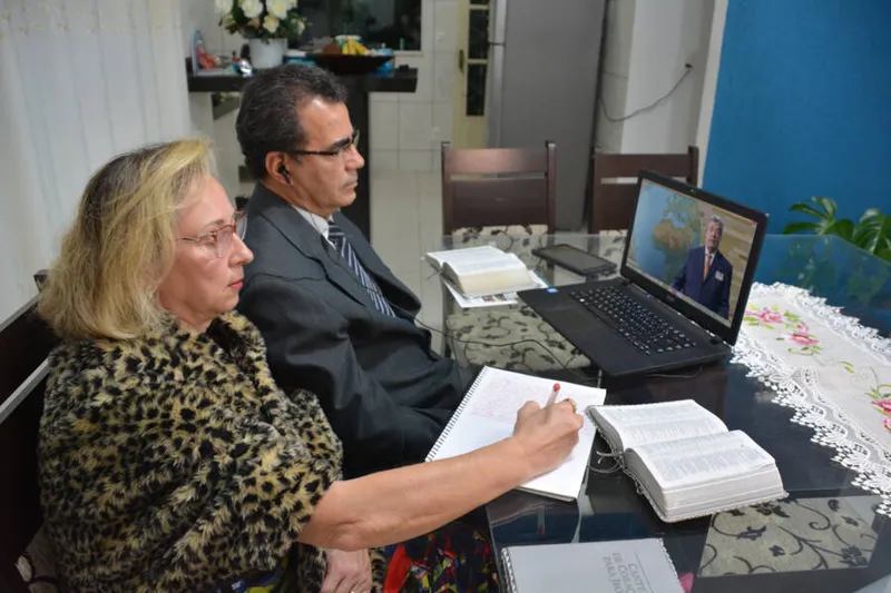 Congresso das Testemunhas de Jeová: sessões do evento podem ser assistidas por meio do site JW.ORG