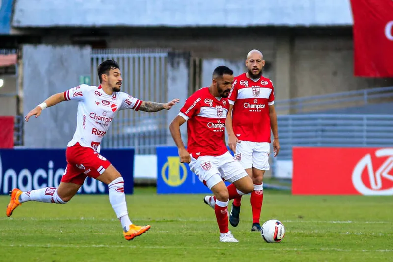 CRB e Vila se enfrentaram em junho, no jogo de ida, e se reencontram nesta quinta, no OBA