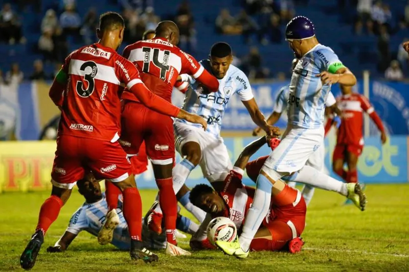 Imagem ilustrativa da imagem CRB DÁ BOBEIRA E LONDRINA VENCE POR 1 A 0 NO FINALZINHO