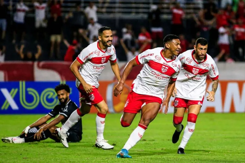 Em uma seca de três jogos, atacantes do Galo (Anselmo, Negueba e Moccelin) contemplam má fase do time regatiano