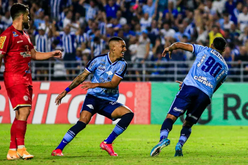 Maceió, 10 de setembro de 2022
Lance do jogo entre CSA X Tombense, partida válida pela 31ª rodada da Série B do Campeonato Brasileiro, realizada no Estádio Rei Pelé em Maceió, Alagoas – Brasil.
Foto: Ailton Cruz