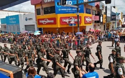 Imagem ilustrativa da imagem DEPOIS DE DOIS ANOS, DESFILE DA INDEPENDÊNCIa VOLTA A GANHAR AS RUAS DE ARAPIRACA