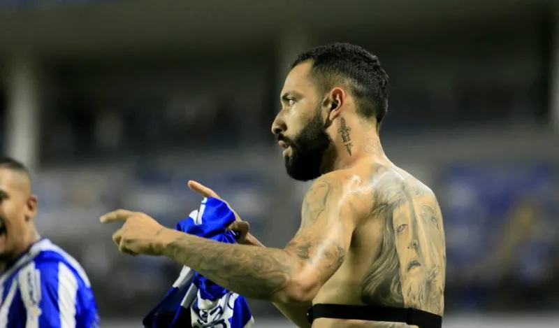 CSA venceu o Brusque com gol de pênalti marcado por Rodrigo Rodrigues, mas segue no Z4 da Série B: 1 a 0
