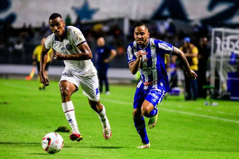 Jogando no Trapichão, ainda no primeiro turno, Azulão e Esquadrão empataram por 1 a 1