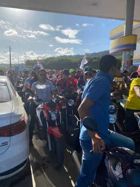 Imagem ilustrativa da imagem JUÍZA FLAGRA DISTRIBUIÇÃO DE COMBUSTÍVEL ANTES DE CARREATA