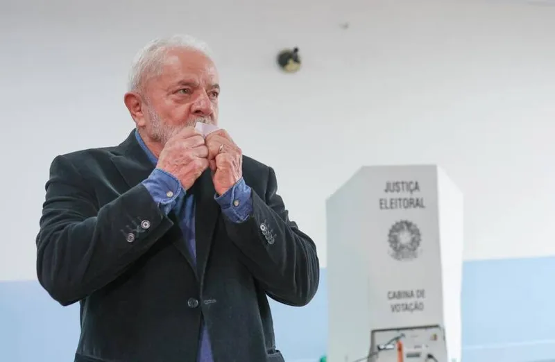 Imagem ilustrativa da imagem LULA E BOLSONARO VÃO PARA O 2º TURNO DA ELEIÇÃO PRESIDENCIAL