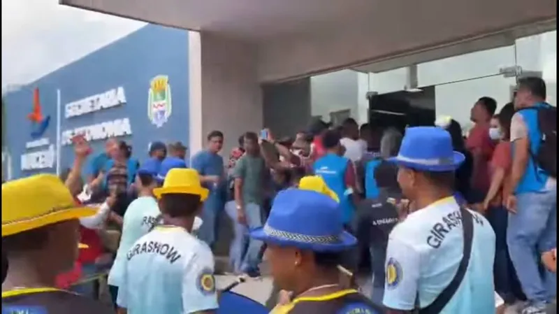 Agentes de Saúde de Maceió invadem Secretaria Municipal Gestão e de Economia