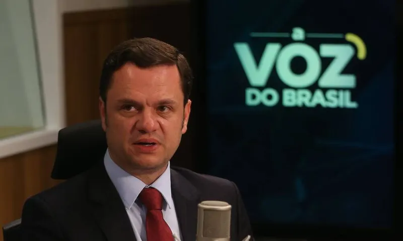 Imagem ilustrativa da imagem MJ PEDE INQUÉRITO SOBRE ATUAÇão DOS INSTITUTOS DE PESQUISA
DA REDAÇÃO
COM CNN
O ministro da Justiça, Anderson Torres, encaminhou à Polícia Federal (PF) um pedido de abertura de inquérito sobre a atuação dos institutos de pesquisas eleitorais.
Em publicação nas redes sociais, Torres afirma que o pedido atende à representação recebida pelo Ministério da Justiça e Segurança Pública (MJSP) que aponta “condutas que, em tese, caracterizam a prática de crimes perpetrados” por alguns dos institutos.
Log