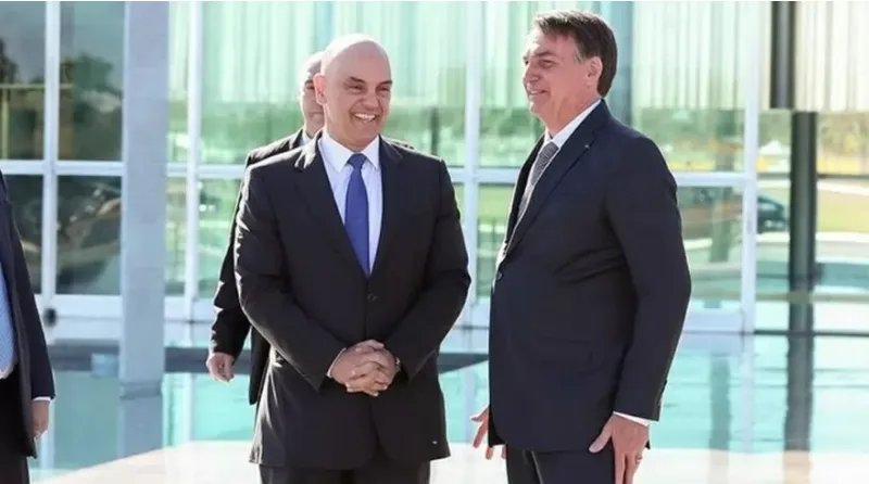 Imagem ilustrativa da imagem MORAES e LEWANDOWSKI ENTREGAM A BOLSONARO CONVITE PARA POSSE NO TSE