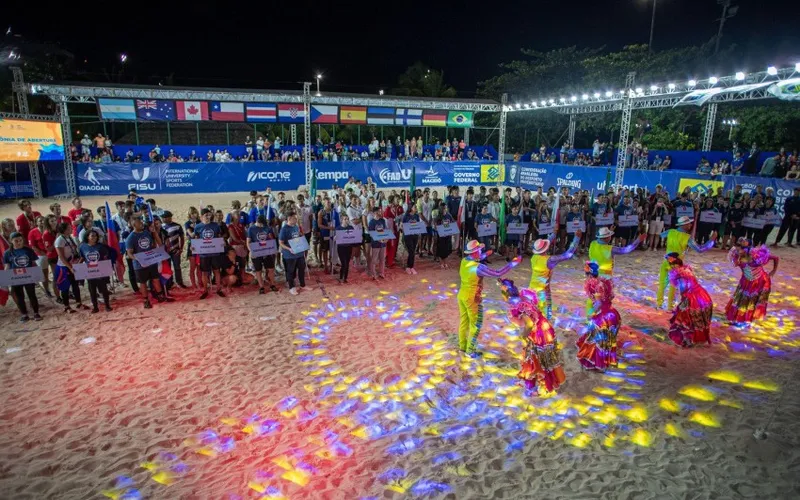 Momento da abertura do Mundial Universitário de Vôlei de Praia, que começou nessa terça-feira (6), na Pajuçara