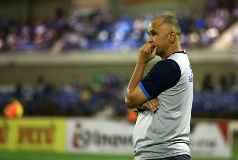 Ex-técnico de clubes como o CSA, Oliveira Canindé está de volta a Alagoas, mas desta vez para comandar o CSE