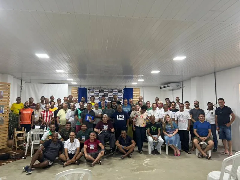 Palestrantes, pastores e líderes em frente ao local em que o evento está sendo realizado, no Acampamento Batista Pastor Boyd O’Neal, em Paripueira, e que se encerra neste sábado
