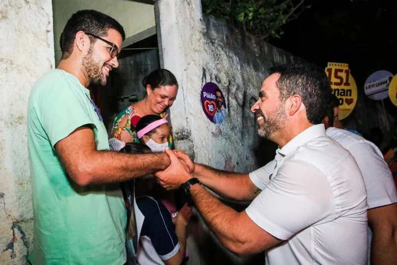 Imagem ilustrativa da imagem PAULO DANTAS FAZ CAMINHADA PELAS RUAS DO JACINTINHO
ASSESSORIA
Governador Paulo Dantas e sua caravana percorreram percorreram várias ruas do bairro
DA REDAÇÃO
ASSESSORIA
O governador Paulo Dantas (MDB) diz ter ouvido de moradores, durante uma grande caminhada pelas ruas do Jacintinho, nessa quinta-feira (25), o quanto a vida delas mudou por conta das obras de desenvolvimento urbano e programas sociais do governo de Alagoas. O ex-governador Renan Filho e o deputado estadual Léo Loureiro, ambos do