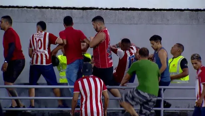 Torcedores do Timbu e seguranças particulares brigam durante CSA x Náutico, no Rei Pelé