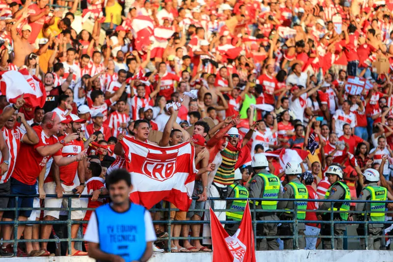 PM vai pedir suspensão de torcida organizada do CRB, após cenas de violência no Trapiche, após o clássico