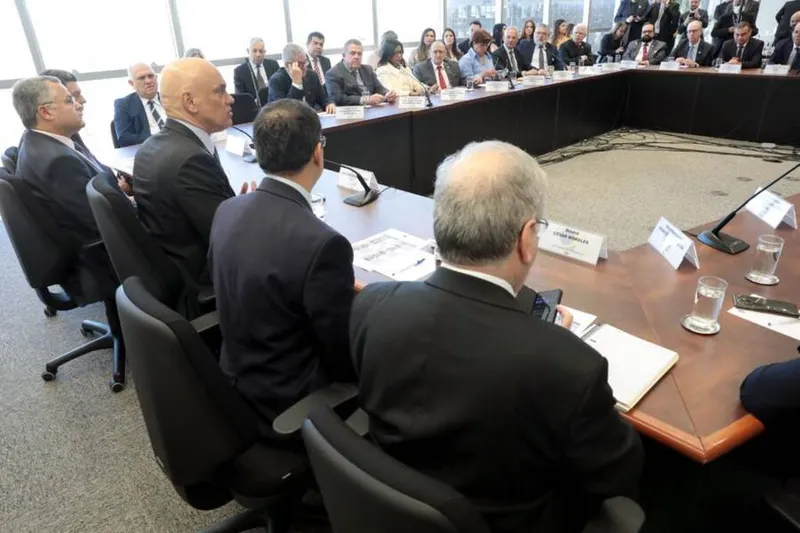 Imagem ilustrativa da imagem PRAXEDES PARTICIPA DE REUNIÃO COM NOVO PRESIDENTE DO TSE