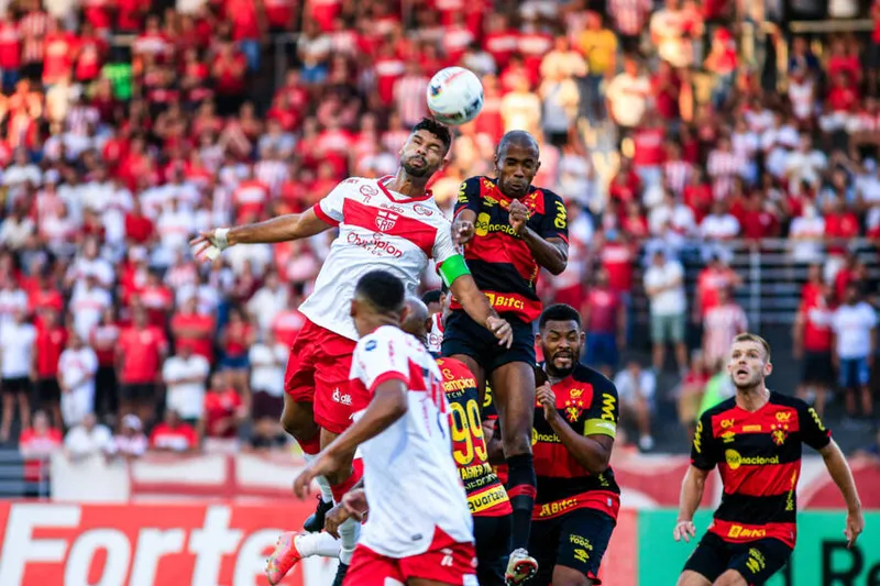 Maceió, 03 de setembro de 2022
Lance do jogo entre CRB X Sport, partida válida pela 28ª rodada da Série B do Campeonato Brasileiro, realizada no Estádio Rei Pelé em Maceió, Alagoas - Brasil.
Foto: Ailton Cruz