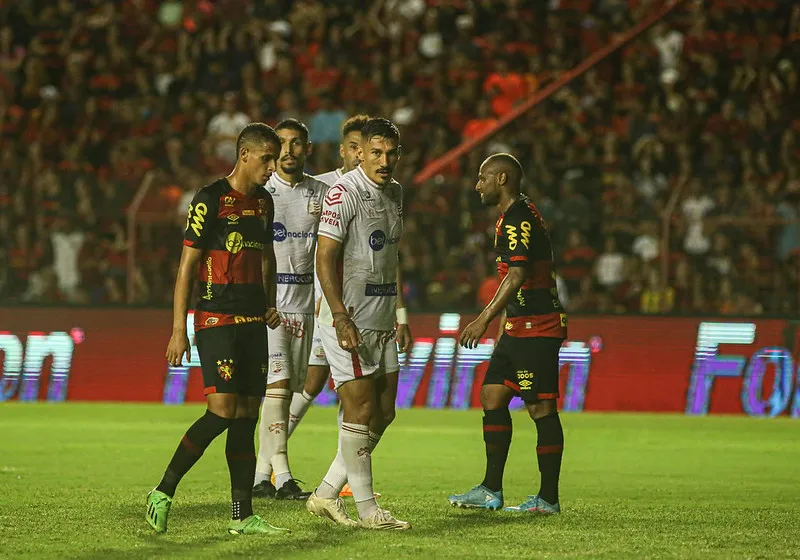 Sport x Náutico: partida realizada na Ilha do Retiro terminou com briga de torcedores fora do estádio