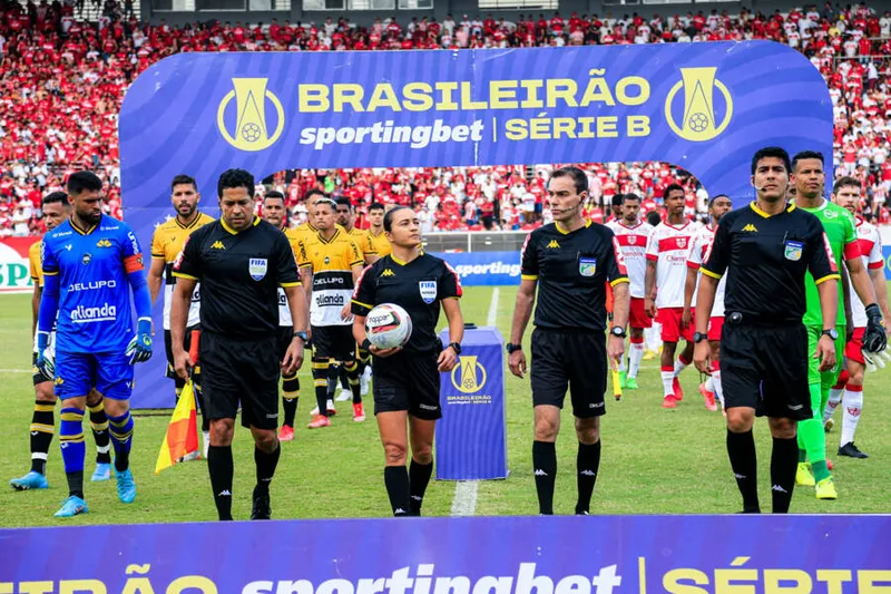 Edina Alves Batista (FIFA), que apitou o empate por 0 a 0 entre Galo e Criciúma, relatou ofensas da torcida do CRB