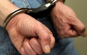 polícia, o autor relatou que matou as vítimas a facadas após convite para bebedeira
